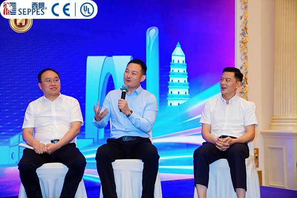 西朗門業董事長楊元嘉在論壇上發言