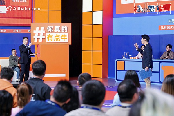 西朗門業總經理楊元嘉與對手辯論